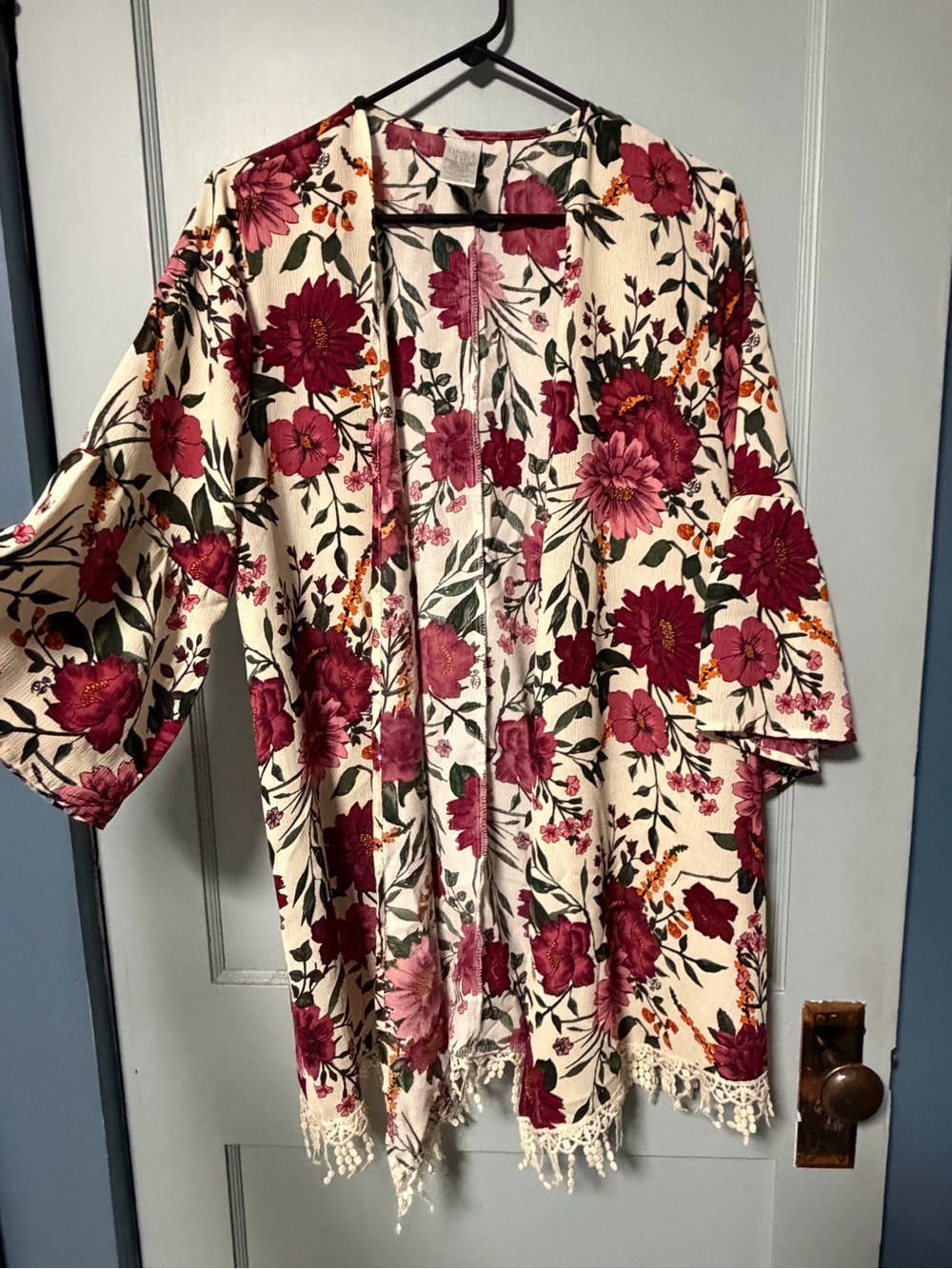 Time and Tru Cream Kimono Robe with Burgundy Floral Print